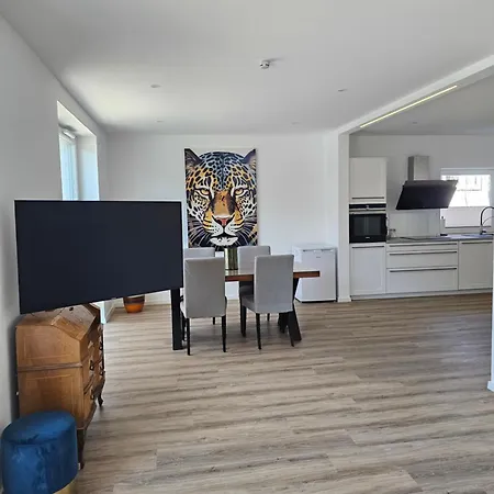 Safari - Zwischen Holstentor & Ostsee Apartment *